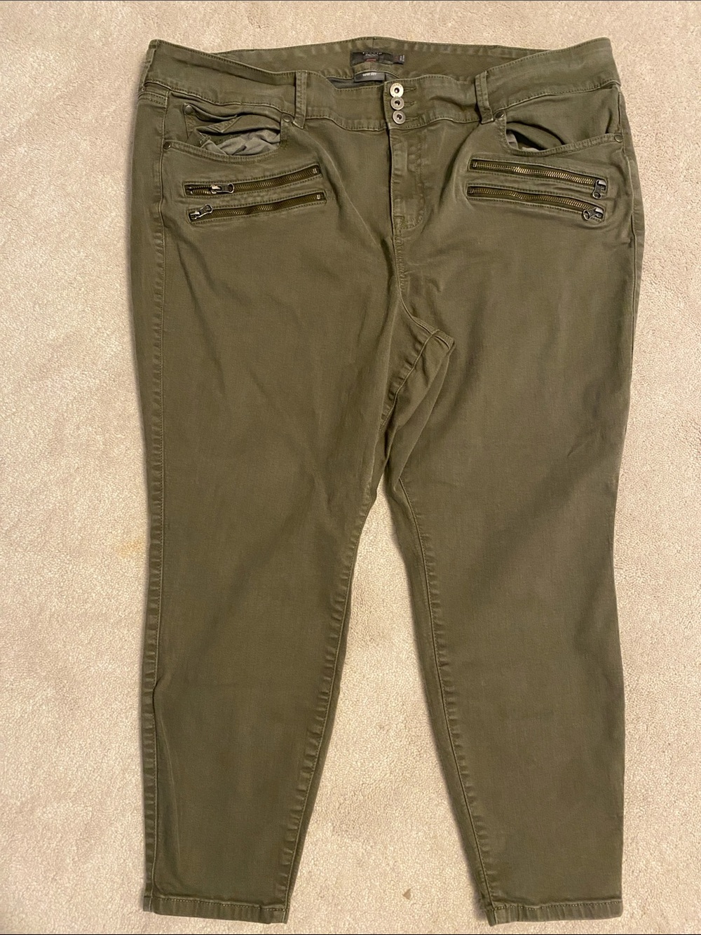 TORRID LIMITED EDITION Olive Green Super Soft Jegging Size 26 Regular